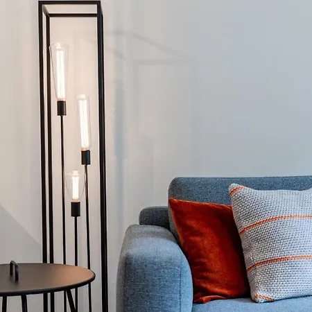 Coastal Elegance: Beachside Retreat With Private Parking