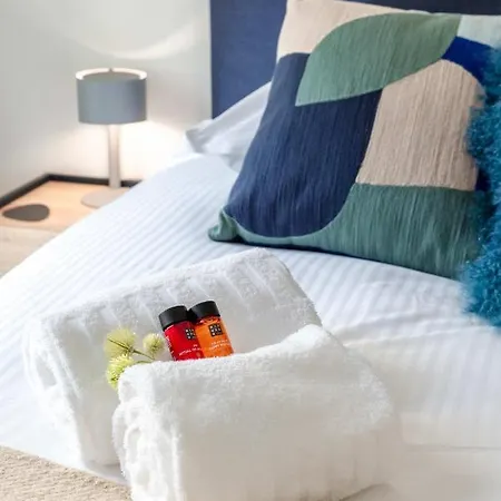 Coastal Elegance: Beachside Retreat With Private Parking Holiday home *