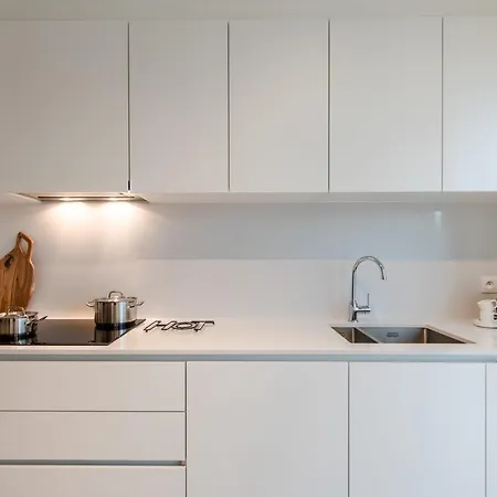 Coastal Elegance: Beachside Retreat With Private Parking Ostend