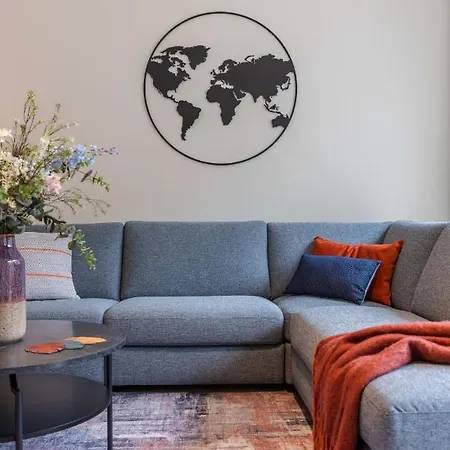 Coastal Elegance: Beachside Retreat With Private Parking Ostend