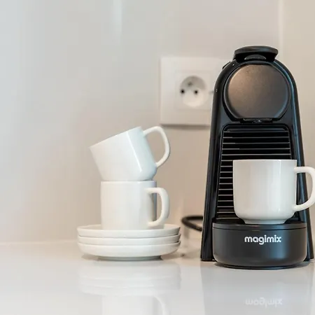 Holiday home Coastal Elegance: Beachside Retreat With Private Parking