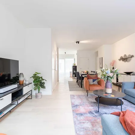 Coastal Elegance: Beachside Retreat With Private Parking Holiday home Ostend