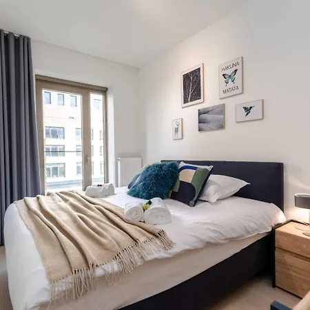 Coastal Elegance: Beachside Retreat With Private Parking Ostend