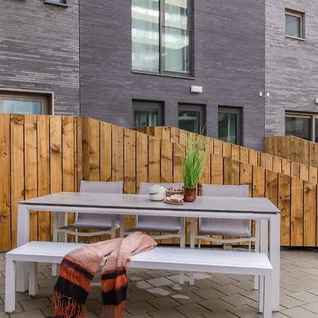 Coastal Elegance: Beachside Retreat With Private Parking * Ostend