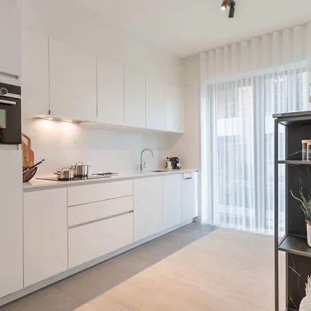 Coastal Elegance: Beachside Retreat With Private Parking Holiday home