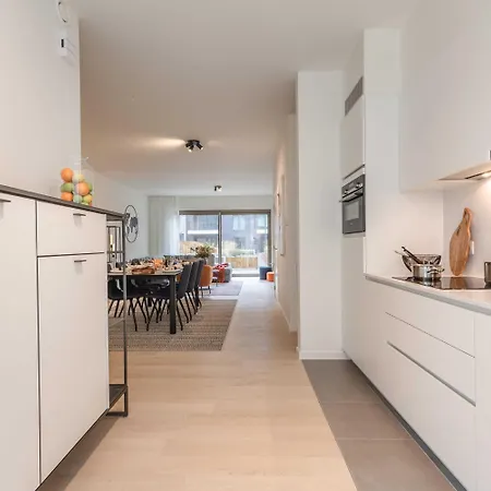 Coastal Elegance: Beachside Retreat With Private Parking * Ostend