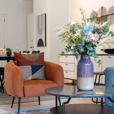 Coastal Elegance: Beachside Retreat With Private Parking Holiday home