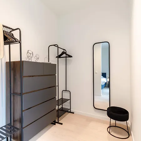 Coastal Elegance: Beachside Retreat With Private Parking Ostend