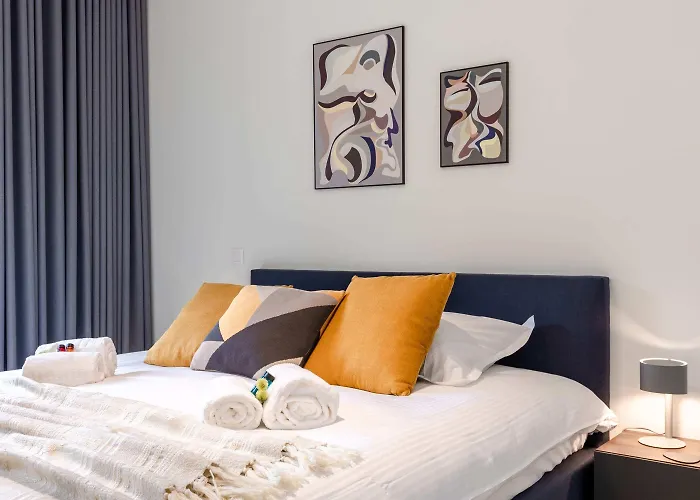 Huswell - New With Parking Near The *